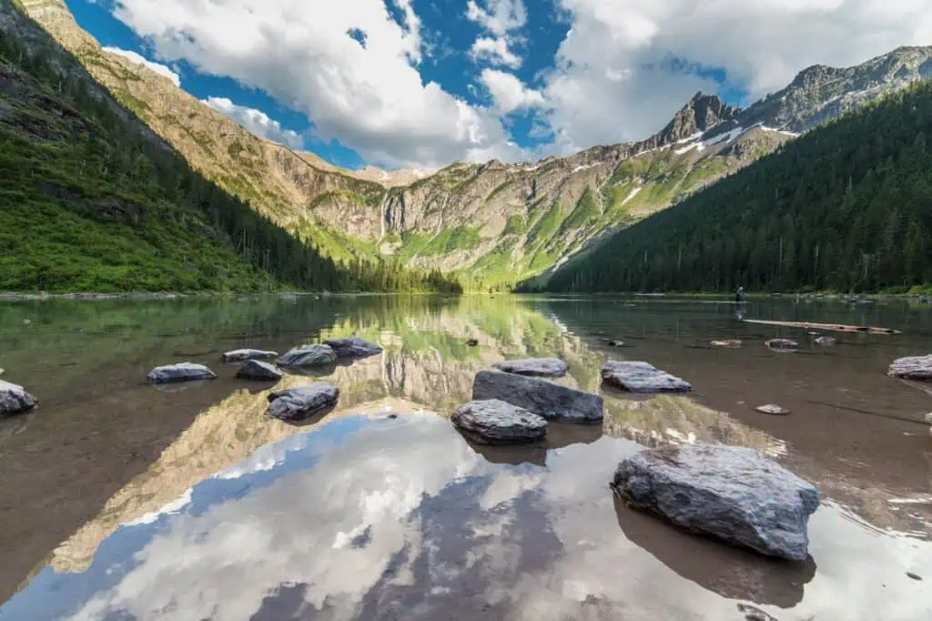 beta road house rocks in water at the valley of a mountain